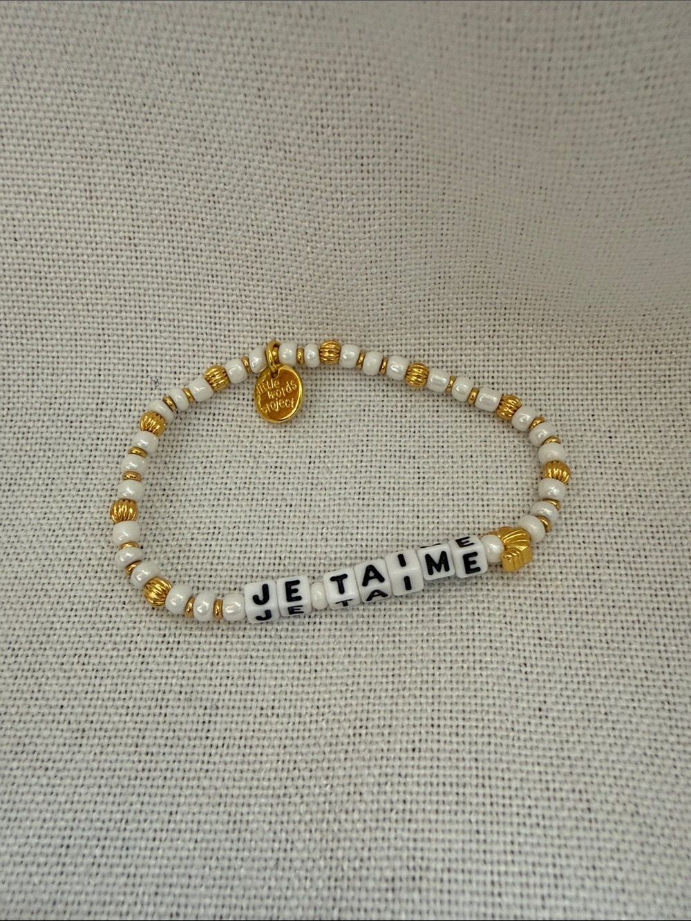 JE T'AIME White and Gold Beaded Stretch Bracelet